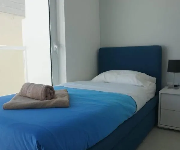 Sea View Penthouse Bay 아파트